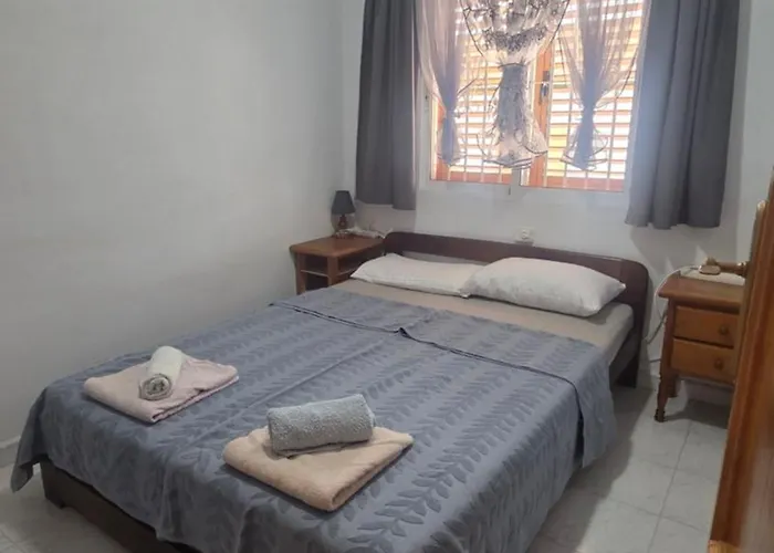 Lenia Semesterbostad